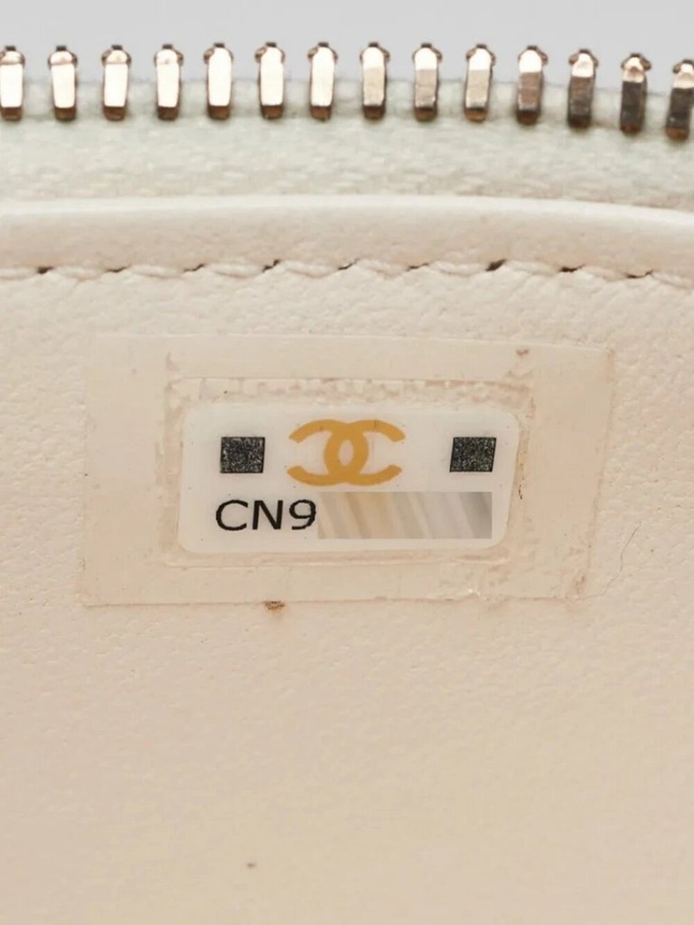 Chanel White Quilted Lambskin Mini Vanity Case With CC Chain Bag - Picture 12 of 12